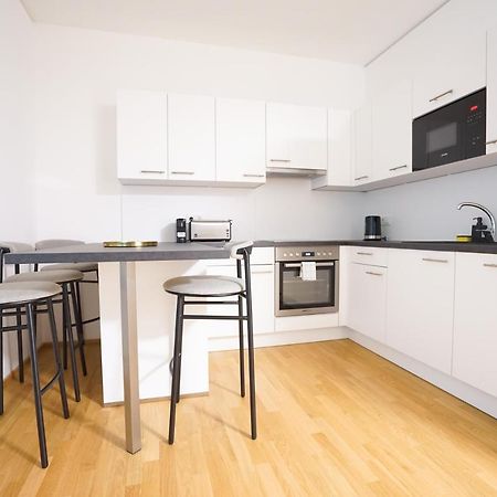 Exclusive 2-Bedroom Condo With Pool & Balcony Wien Eksteriør bilde