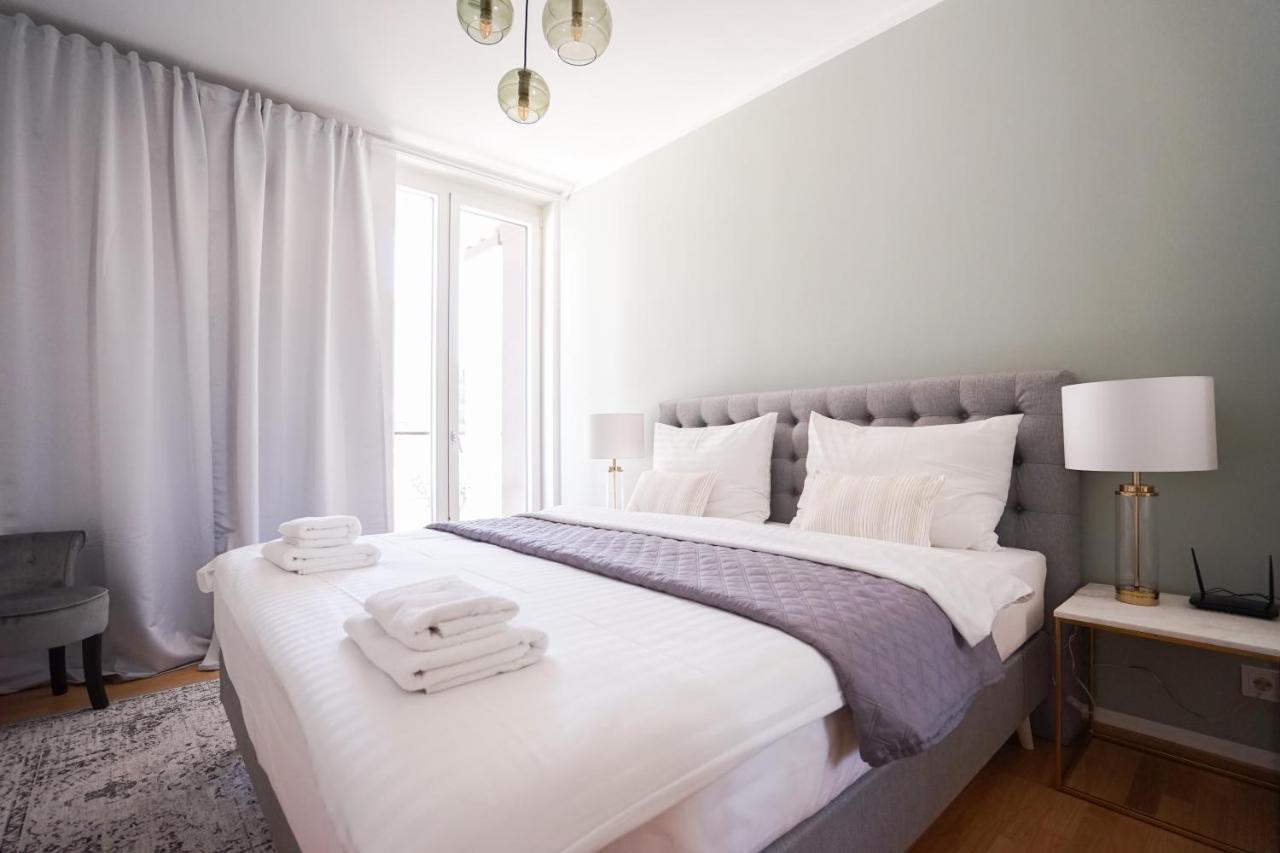 Exclusive 2-Bedroom Condo With Pool & Balcony Wien Eksteriør bilde
