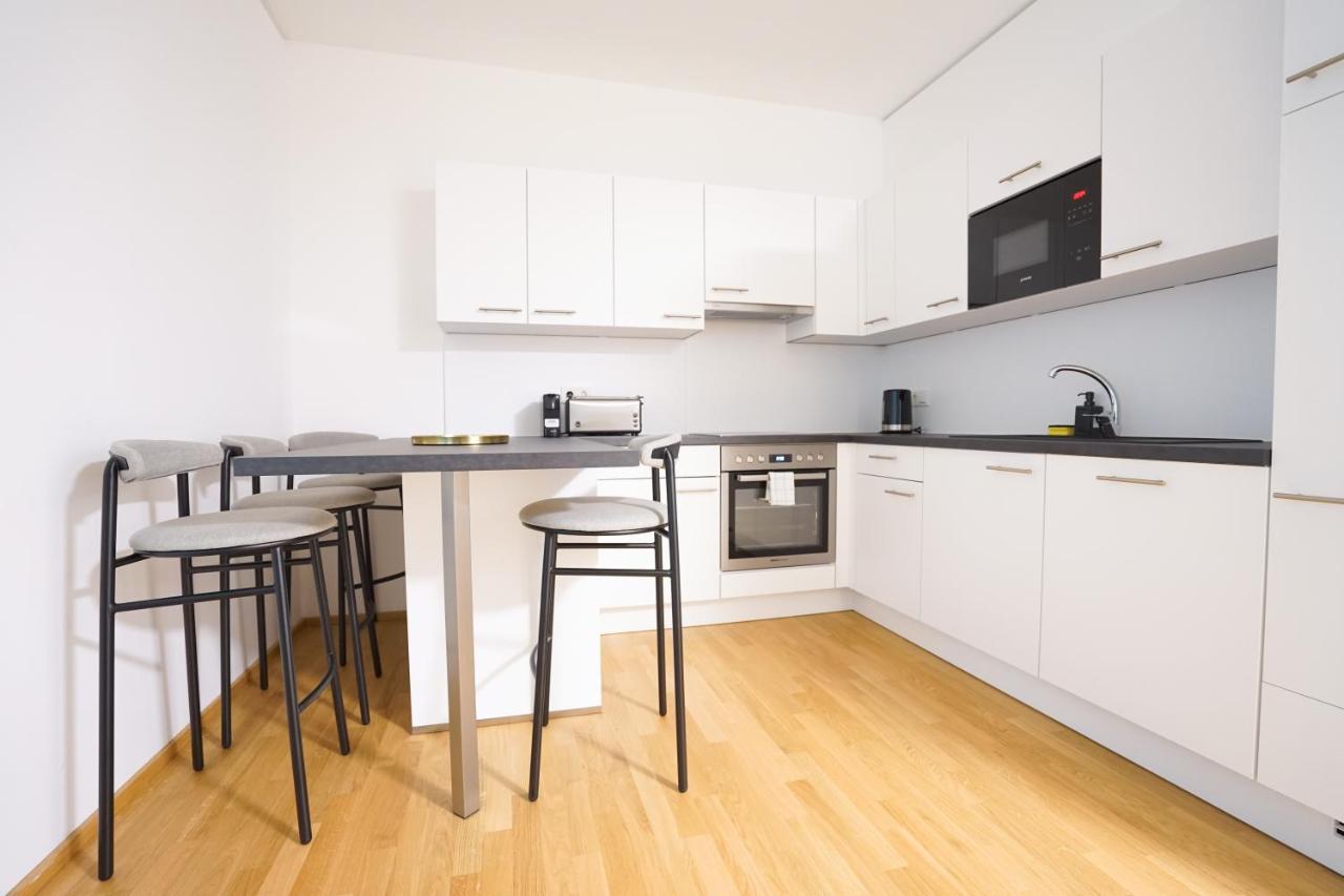 Exclusive 2-Bedroom Condo With Pool & Balcony Wien Eksteriør bilde