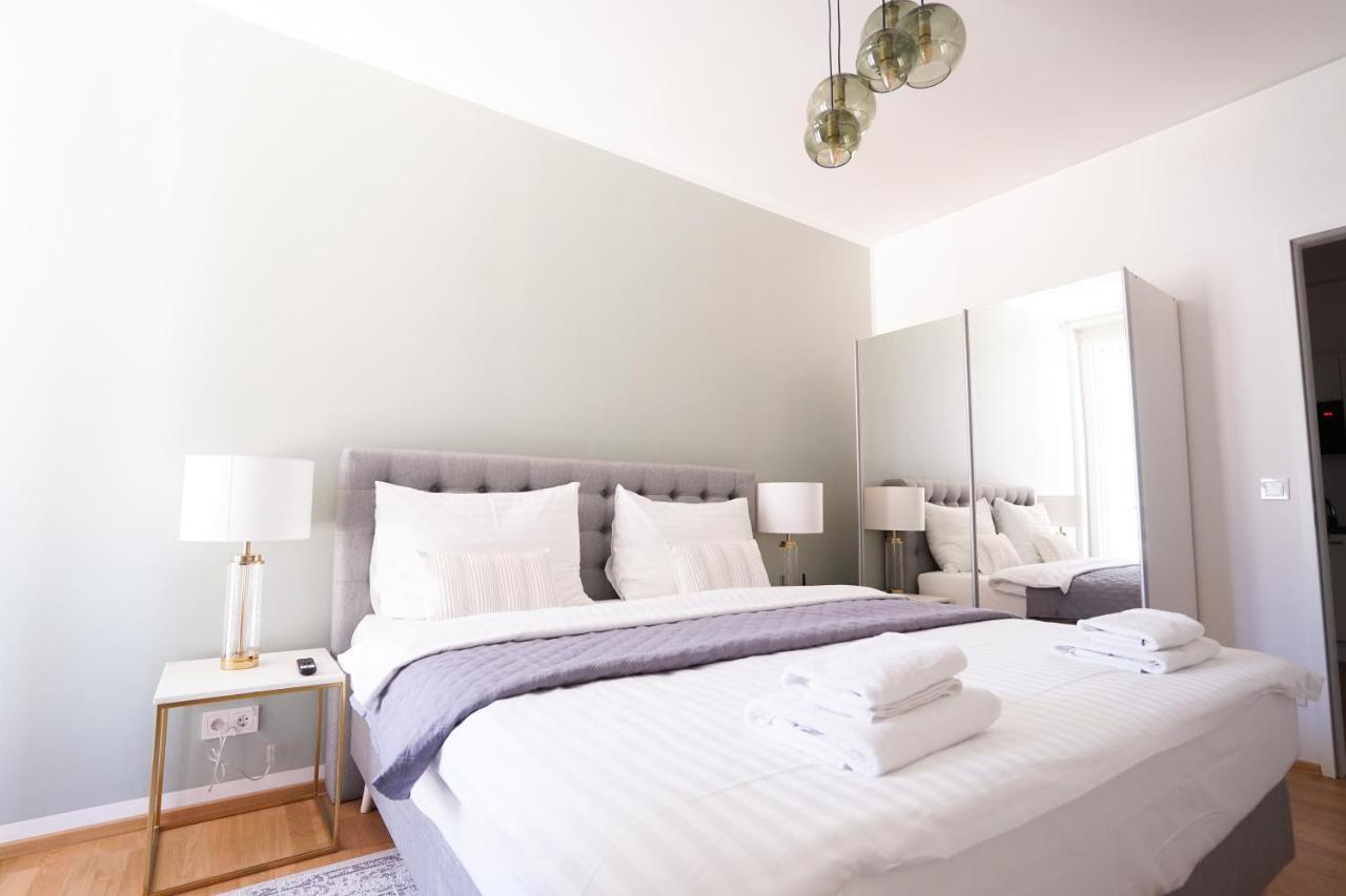 Exclusive 2-Bedroom Condo With Pool & Balcony Wien Eksteriør bilde